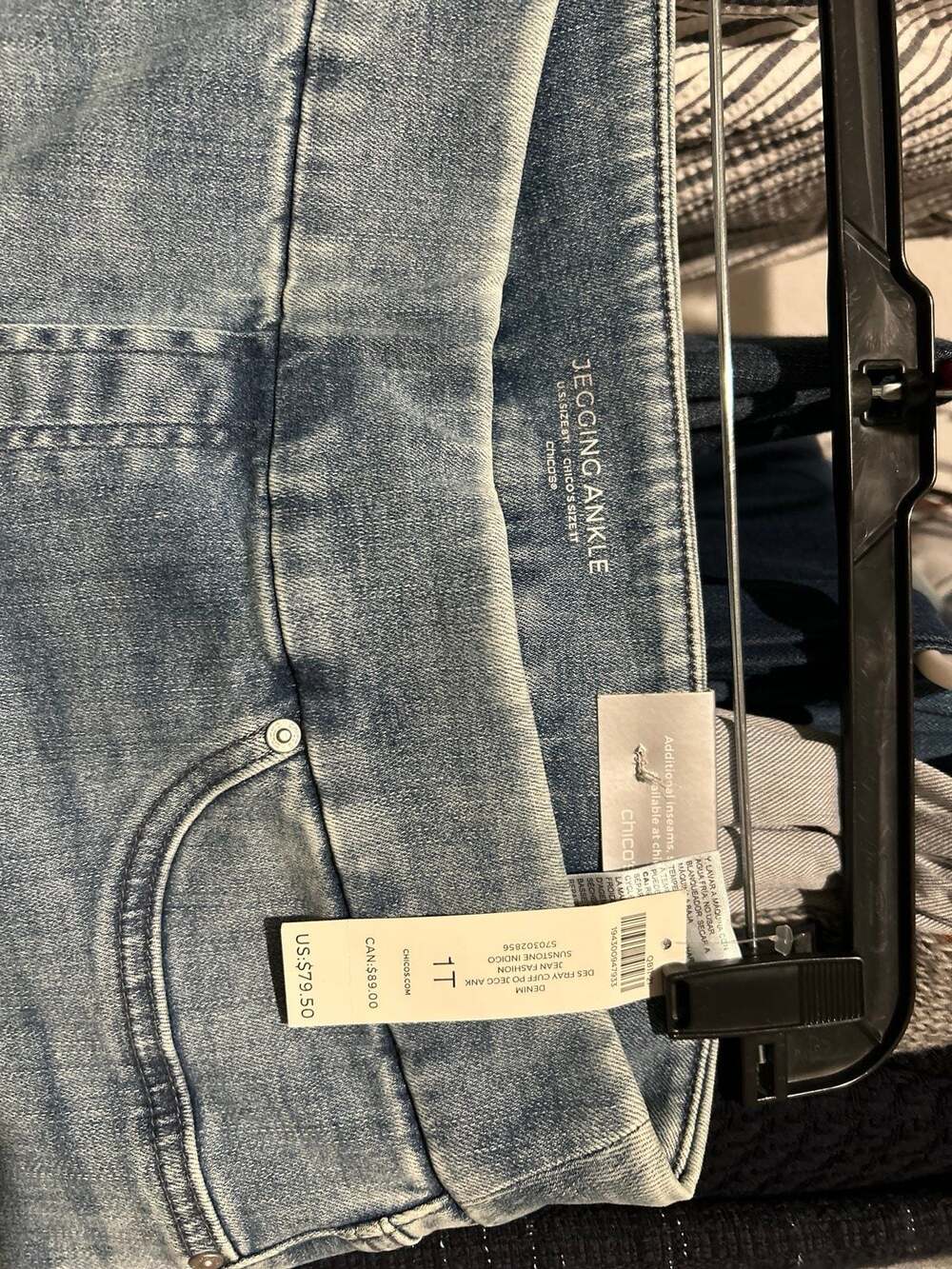 Womens Chicos jeggings with cuff.